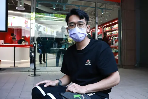 ▲蔡先生清晨5點半就從新竹搭車北上，7點抵達任天堂旗艦店門口排隊。（圖／記者吳翊緁攝）