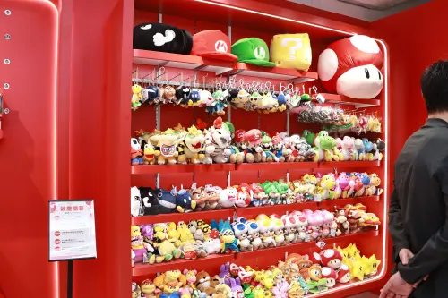 ▲相當稀有的任天堂大蘑菇玩偶，在本次新光三越旗艦店也有上架。（圖／記者吳翊緁攝）
