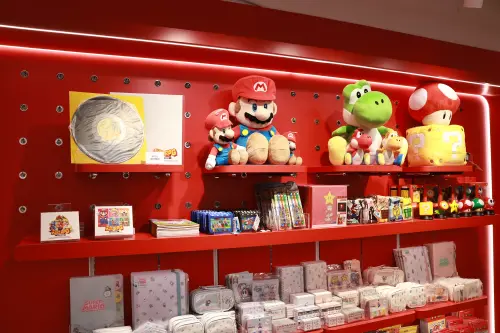 ▲超級瑪利歐的黑膠唱片在任天堂旗艦店也買得到。（圖／記者吳翊緁攝）