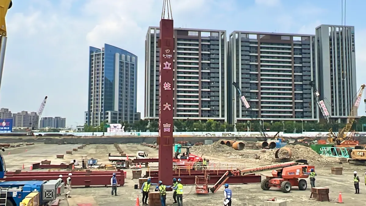 ▲全台最大百貨商場「D-ONE第一大天地」今（30）舉行鋼構工程立柱儀式，預計最快在2026年底開幕，約是台北101的4.8倍大。（圖／台中市政府提供）