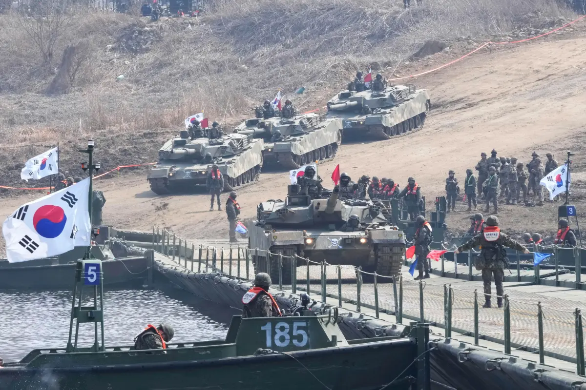 ▲韓國國情院報告指出，自去年6月以來發生11起中國人偷拍軍事基地在內等敏感設施的案件。圖為今年韓美聯合軍演過程。（圖／美聯社／達志影像）