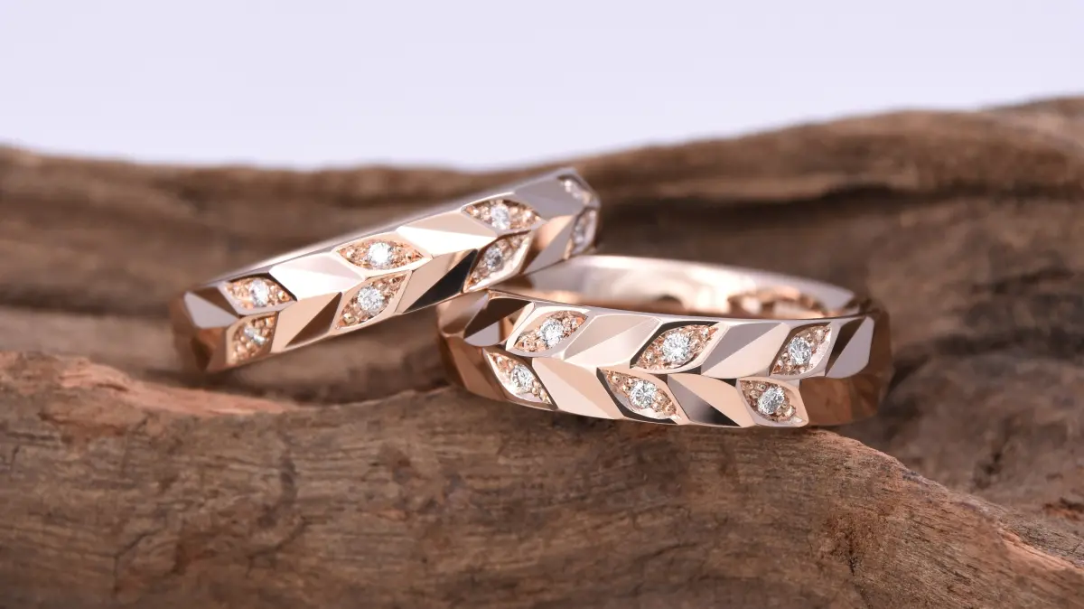 ▲Morning Glow 系列以清晨第一道曙光灑落麥田為靈感，展現愛情的豐盛與耀眼。（圖／ALUXE 亞立詩提供）