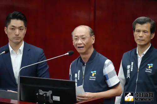 ▲台北市民政局長陳永德(中)坦言,民政局並沒有即時警示系統。(圖/記者呂炯昌攝) ▲台北市民政局長陳永德(中)坦言,民政局並沒有即時警示系統。(圖/記者呂炯昌攝)