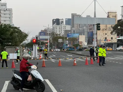 全國半馬高雄場 雄警採分段逐步解封管制縮短交管時間