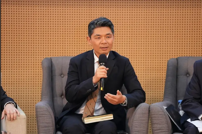 ▲許毓仁則坦言,自己對於華盛頓抱有複雜情緒,擔憂川普政府對台灣企業與政府的負面影響, 「千萬不要落得跟澤倫斯基一樣的狀況,落得沒有手牌可以打。」(圖/記者王郁勳攝)