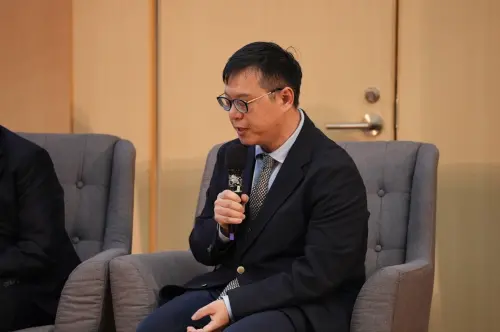 ▲郭銘傑提問，川普屬於一位轉型型領導者，其主要議程是修正他認為不符合美國利益的「自由秩序」， 但這種轉變會對習慣於舊秩序的其他國家造成「轉型成本」，提問美國是否對於盟友及非盟友會有態度差異？（圖／記者王郁勳攝）