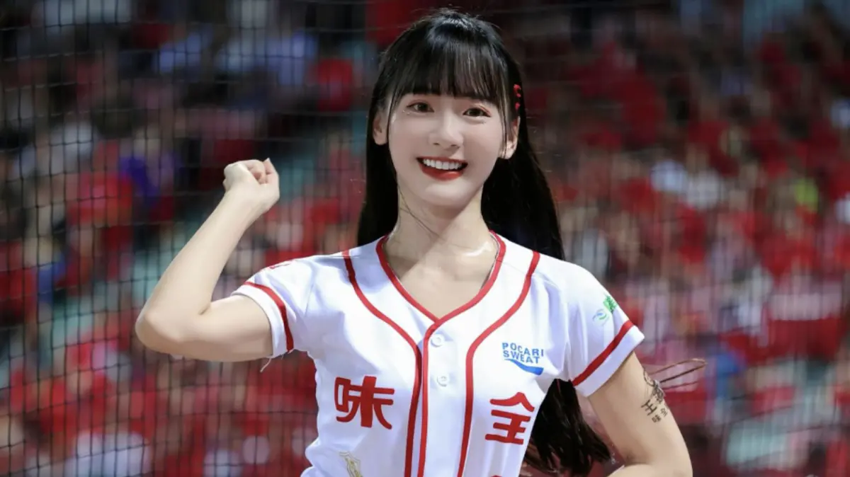 ▲中職味全龍啦啦隊「小龍女」成員昆娜（如圖）被爆婚內出軌張祐嘉，其老公身分疑似是前輕艇國手翁琝森，引發外界熱議，對此今（30）日稍早味全龍正式向《NOWnews今日新聞》回應，「根據當事人說明與目前可得事實，雙方互動未違反現行規範。」並透露昆娜後續應援場次將暫不出席。（圖／翻攝自昆娜IG）