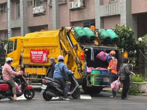 ▲垃圾車,垃圾,丟垃圾,清潔隊,新北市（圖／記者徐銘穗攝）