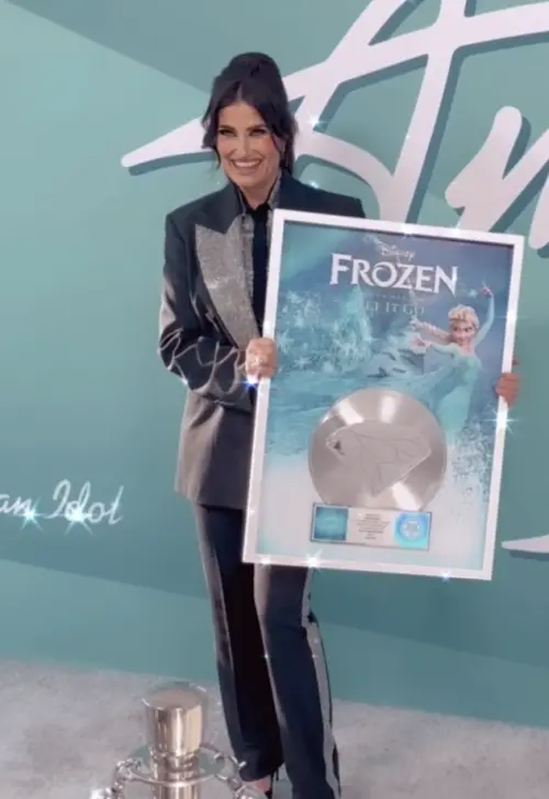 ▲伊迪娜·曼佐是艾莎的配音員，也是〈Let it go〉的演唱者。（圖／翻攝自伊迪娜·曼佐IG）