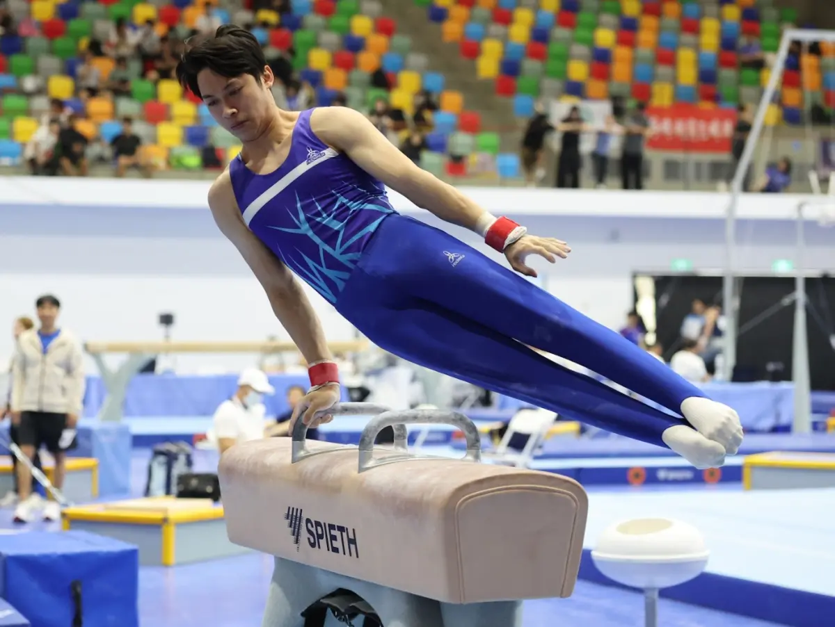 ▲台灣「鞍馬小王子」蕭佑然率北市大學奪下114年全大運隊史首面體操成隊金牌，此前他曾在世界盃鞍馬項目摘金，並持續朝世錦賽努力。（圖／長榮大學114全大運執辦提供）