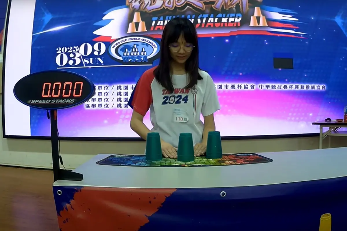▲來自台灣的運動疊杯好手Sama Basaw於2025年3月9日，在桃園舉辦的「Sport Stacking Game In Taoyuan 2025」賽事中，以驚人的1.530秒完成女子個人3-3-3項目，打破世界紀錄，成為史上最快的女子選手。（圖／翻攝自YouTube）