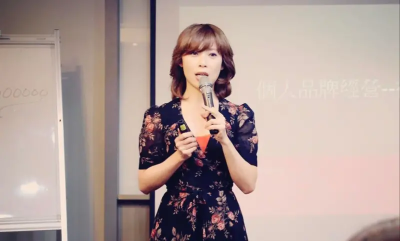 ▲貴婦奈奈返台投案前已寄信給檢調機關,主張自己是清白的,黃博健家族經營的診所與她無關。(圖/翻攝貴婦奈奈臉書)