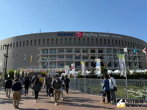 ▲福岡巨蛋與「MARK IS 福岡Momochi商城」相連，球迷在進場看球前，可先前往商城購物。（圖／記者陳柏翰攝）