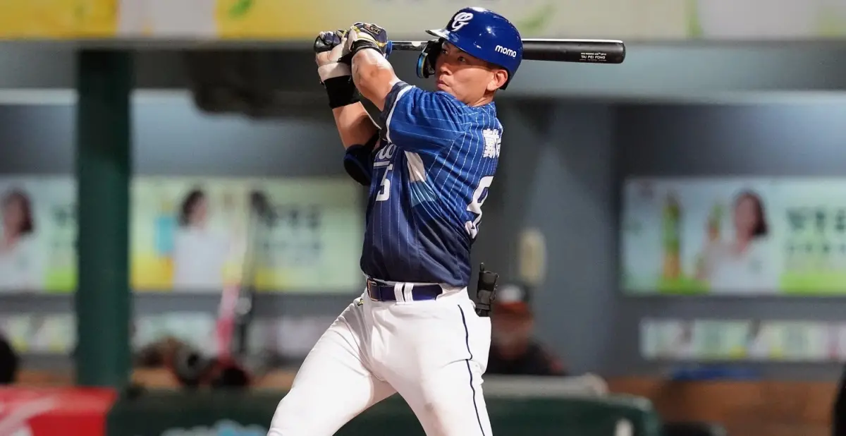 ▲戴培峰自開季後打擊手感便逐步加溫，打擊率甚至一度站上4成，在張育成受傷至今，扛下富邦悍將四棒，成為當今中職捕手砲代名詞。（圖／富邦悍將提供）