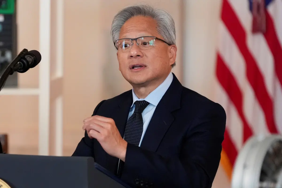 ▲輝達執行長黃仁勳，當地時間週三於白宮出席活動並發表演說。（圖／美聯社／達志影像）