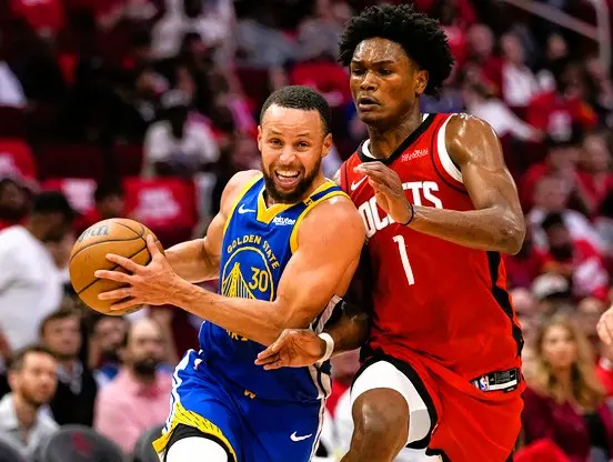 ▲休士頓火箭最終以115：107擊敗金州勇士，將這輪原本看似懸念不大的NBA美國職籃（National Basketball Association）首輪系列賽逼入第七戰，雙方將於5日在休士頓豐田中心進行最終決戰。（圖／美聯社／達志影像）