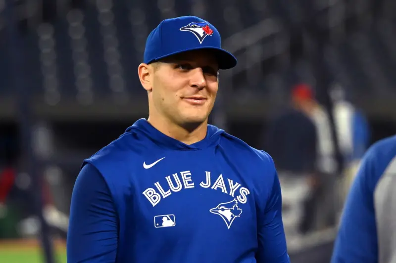 ▲美國職業棒球大聯盟（Major League Baseball）多倫多藍鳥昨（30）日主場迎戰波士頓紅襪，中外野手Daulton Varsho上演美技接殺。（圖／美聯社／達志影像）