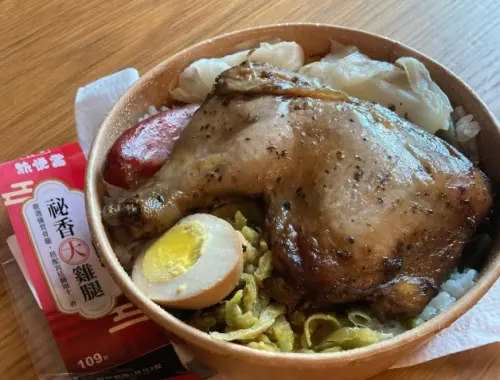 ▲全聯便當「秘香大雞腿」口味，份量十足售價109元，不少人吃過都說非常不錯，也是全聯熱銷的便當口味之一。（圖/Threads）