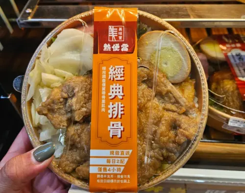 ▲全聯便當熱銷的排骨口味，人氣也不輸給60元的福利餐盒，通常也是上架之後就會立刻被買走，單個售價89元！（圖/Threads）