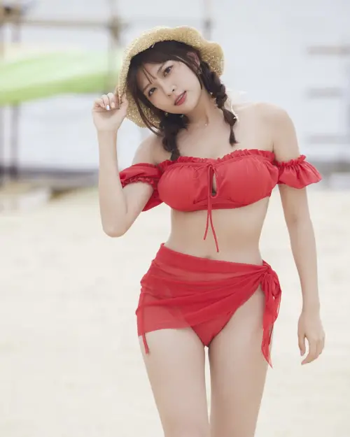 ▲瑟七不僅是啦啦隊圈人氣成員，更積極努力轉型，日前更推出自己的第一本寫真集。（圖／翻攝自瑟七IG）