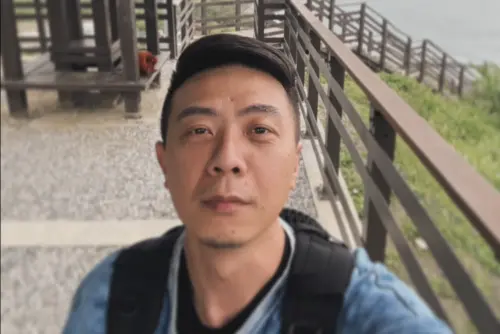 ▲廖錦德表明不答覆媒體提問，卻時不時會在社群網站上針對父親的情況發文。（圖／摘自FB）