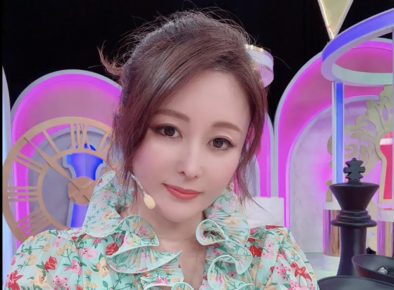 ▲麻衣近日在台灣坐計程車不慎遺失手機，居然還是找了回來，讓她非常感動，發文表示25年來在台灣掉過3次手機，都有找回來，大讚台灣人真的親切又善良，直呼「我愛台灣」。（圖／摘自佐藤麻衣FB）