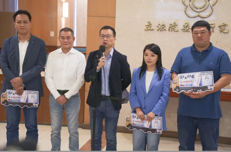 ▲國民黨立委羅智強成立反惡罷台灣戰車隊。（圖／羅智強辦公室提供）