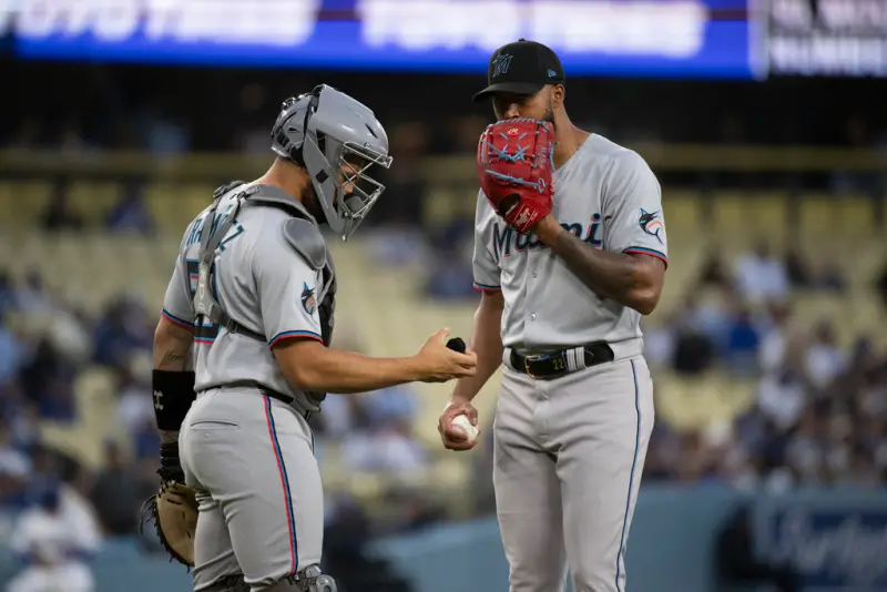 ▲美國職業棒球大聯盟（Major League Baseball）邁阿密馬林魚塞揚強投Sandy Alcantara昨（30）日遭洛杉磯道奇打線血洗，開賽首球就被大谷扛出全壘打牆，投不到三局就痛失7分，寫下本季最慘紀錄。（圖／美聯社／達志影像）