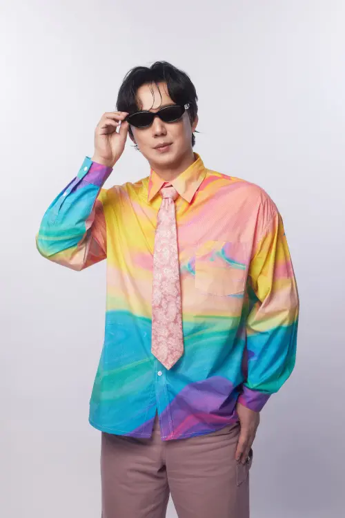 ▲5月4日在新北市美術館戶外園區，由金曲歌王蕭煌奇與龍潭愛樂管弦樂團接力獻唱。(圖／華納音樂提供)