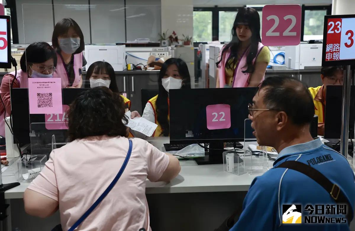 ▲所得稅申報只到6月30日，國稅局特別延長收件到晚間7點，網路申報則到晚上12點為止，提醒還沒有完成申報的民眾把握時間！（示意圖／記者葉政勳攝）