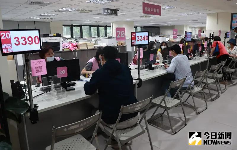 ▲5月綜所稅報了沒？夫妻一定要合併申報嗎？財政部表示有3種情況例外。（圖／記者葉政勳攝 ,2025.05.01）