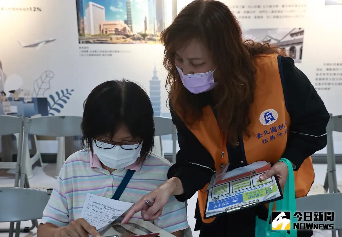 ▲報稅示意圖。若有應檢附文件尚未補交，請務必在10日（週四）前完成上傳或寄送紙本。（圖／記者葉政勳攝 ,2025.05.01）