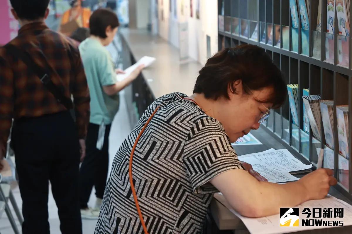 ▲還有約73萬人尚未報稅。報稅示意圖。（圖／記者葉政勳攝 ,2025.05.01）