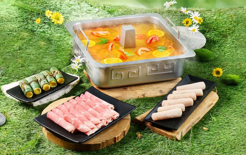 ▲51勞動節放假計畫5月生日壽星美食優惠，消費滿額「免費送專屬大禮包」有刮刮樂！海底撈全新鍋底「金藤椒檸檬鍋」；「小龍蝦季」隱藏吃法一次整理；馬辣集團對中身分證「XXL大蛤、天使紅蝦」吃到飽。（圖／海底撈提供）