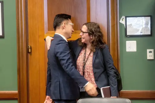 ▲立法院副院長江啟臣率跨黨派成員赴美進行外交遊說，和前AIT處長羅森伯格見面。（圖／江啟臣辦公室提供）