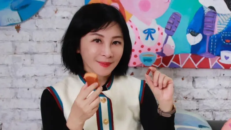 ▲60歲知名作家吳淡如近日參加戈壁100公里路跑，開心分享：雖然3天沒洗澡，但拿到了亞軍。（圖／吳淡如臉書）