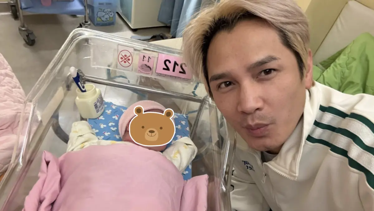 ▲客語金曲歌王羅文裕（如圖）今（1）日稍早為演唱會《歌聲內底攏是話》彩排，受訪分享老婆生產過程，「打麻藥、無痛催生及剖腹樣樣來，『吃全餐』花了14個小時才生產完。」（圖／翻攝自羅文裕臉書）