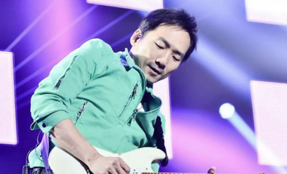 ▲五月天成員石頭近期傳出已經移民英國，原因是他過去就曾在當地求學，也非常喜歡當地文化。（圖／石頭 臉書）