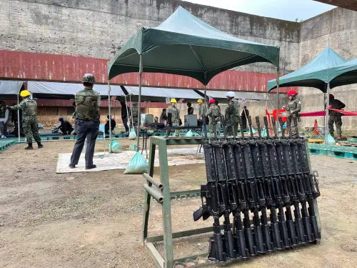 ▲▲北市高中生實彈射擊體驗活動,113學年度第2學期活動於海軍陸戰隊陸戰六六旅靶場舉辦,體驗國軍T65K2步槍射擊。(圖/北市教育局提供) ▲北市高中生實彈射擊體驗活動,113學年度第2學期活動於海軍陸戰隊陸戰六六旅靶場舉辦,體驗國軍T65K2步槍射擊。(圖/北市教育局提供)