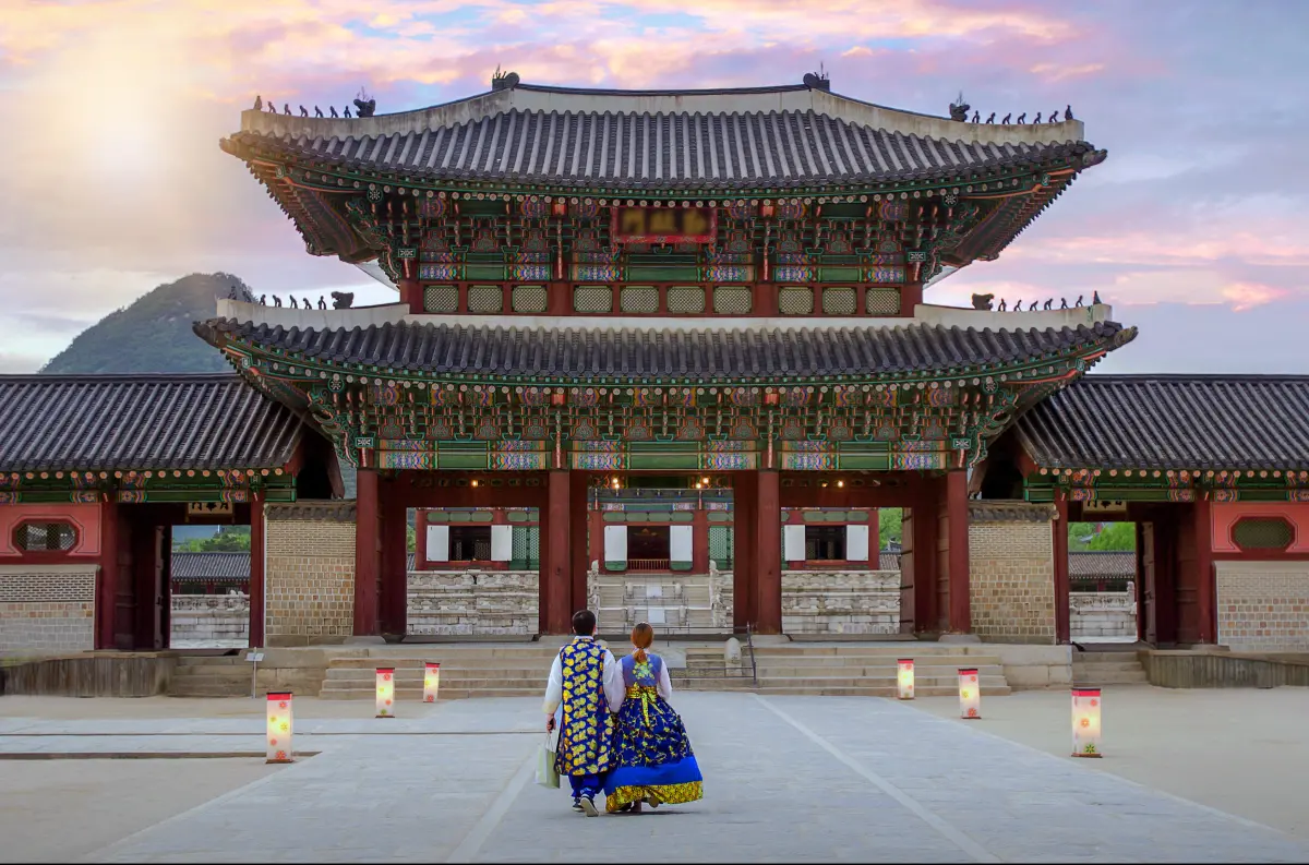 ▲可樂旅遊App自去（2024）年中改版以來，下單人次呈現3倍成長，前三大購買商品類別為團體旅遊、票券及機票。（圖／可樂旅遊提供）