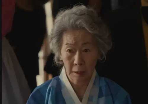 ▲尹汝貞（如圖）在《囍宴》裡扮演大集團的奶奶，特地到美國出席孫子的婚禮，演技精準強大。（圖／摘自YouTube）