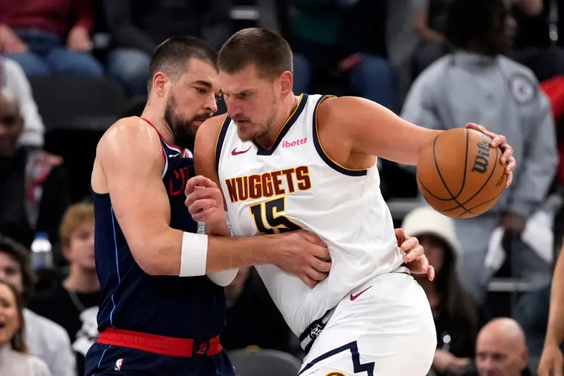 ▲洛杉磯快艇中鋒Ivica Zubac，本場多次成功防守，讓Nikola Jokic打得非常不舒服，成為本場比賽最重要的對位關鍵人物。（圖／美聯社／達志影像）