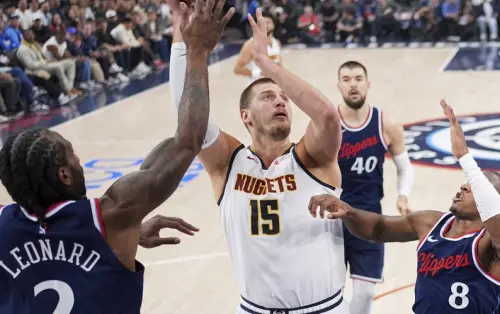 快艇利用多人包夾,盼能限制住金塊主將Nikola Jokic。(圖/美聯社/達志影像) ▲快艇利用多人包夾,盼能限制住金塊主將Nikola Jokic。(圖/美聯社/達志影像)