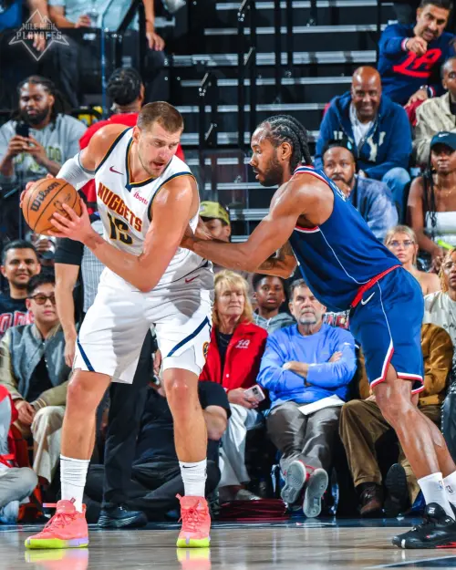 洛杉磯快艇使用多名不同球員和戰術去限制Nikola Jokic,包括讓Kawhi Leoanrd和其對位。 ▲洛杉磯快艇使用多名不同球員和戰術去限制Nikola Jokic,包括讓Kawhi Leoanrd和其對位。(圖/取自丹佛金塊X)