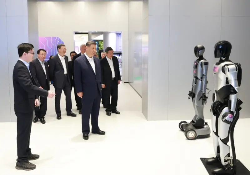 ▲中國國家主席習近平，4月底赴上海參觀AI及機器人工作項目。（圖／翻攝自新華社）