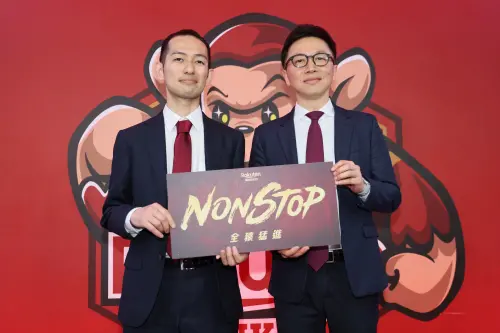 ▲牧野幸輝（左）在5月2日接任樂天桃猿第4任領隊，僅在位206天，今日卸任。（圖／樂天桃猿提供）