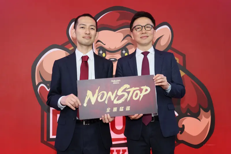 ▲牧野幸輝（左）接任樂天桃猿第4任領隊，原領隊川田喜則（右）卸任。（圖／樂天桃猿提供）