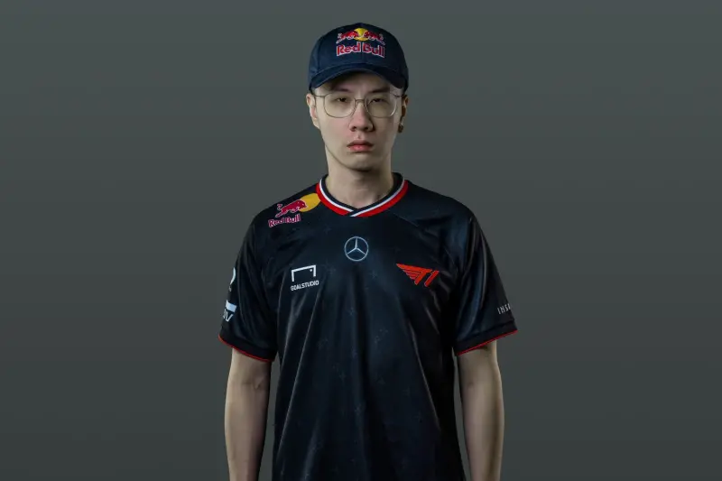 ▲Red Bull 電競選手、杭州亞運國手石油王Oil King林立偉，正式加入韓國電競傳奇隊伍T1，成為《快打旋風6》的代表選手。石油王披上T1戰服後的首戰將是 5/9-5/11 的EVO JAPAN。（圖／Red Bull提供）