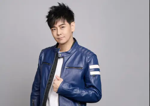 ▲林志穎（如圖）將在6月7日在台北市舉行的「世界電動方▲林志穎（如圖）將在6月於台北市舉行的台北國際汽車嘉年華中的「世界電動方程式賽車Showrun」擔任賽車大使，與《玩命關頭》系列中的「韓哥」姜成鎬一起在北市合體。（圖／ Wonder Charge提供）