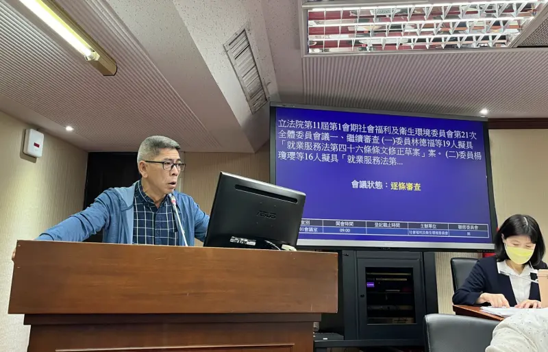 ▲楊曜宣布，在弊案未對社會交代前，將不參與立法院民進黨黨團運作。（圖／楊曜臉書）